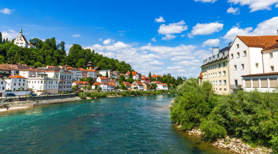 Nossos serviços de aluguel de carros oferecem uma seleção diversificada de veículos em Steyr.
